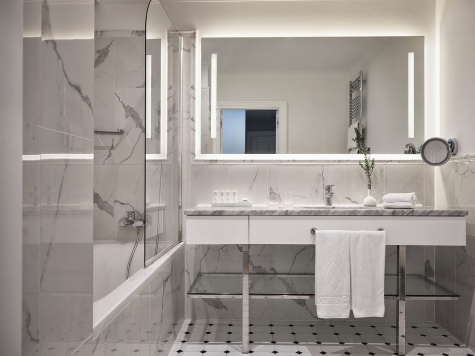 Superior Double Room +1 Sea View | Bathroom | Shower, free toiletries, hair dryer, bathrobes
