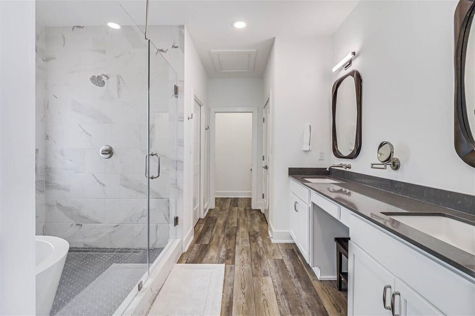 Primary King Bathroom & Closet, 3rd Floor