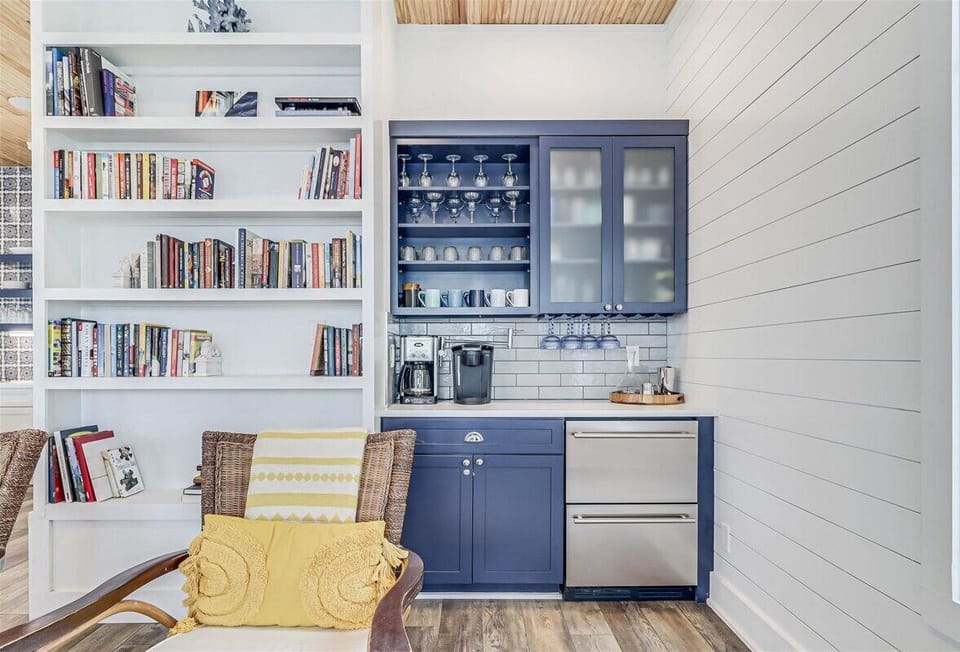 Beverage Bar, 2nd Floor