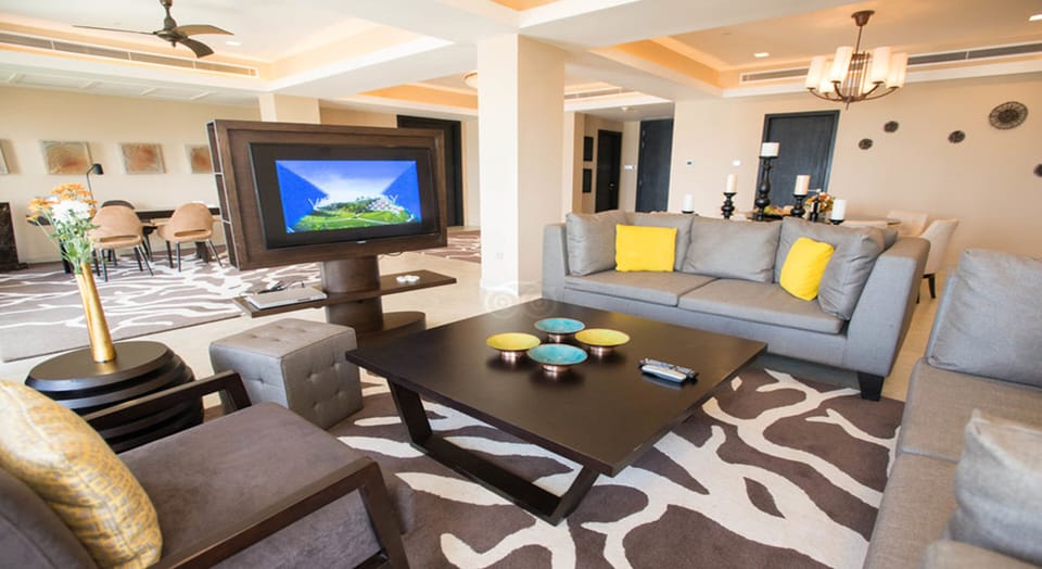 Presidential Suite Sea View King | Living area | 42-inch LCD TV with satellite channels, TV, iPod dock