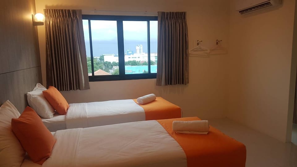 Superior Twin Room | Desk, blackout drapes, free WiFi, bed sheets
