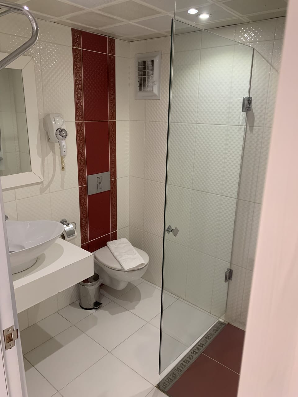 Standard Single Room | Bathroom | Shower, towels