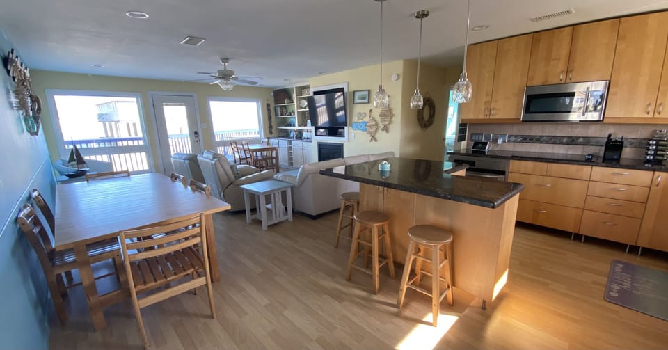 Kitchen, dining area and living room