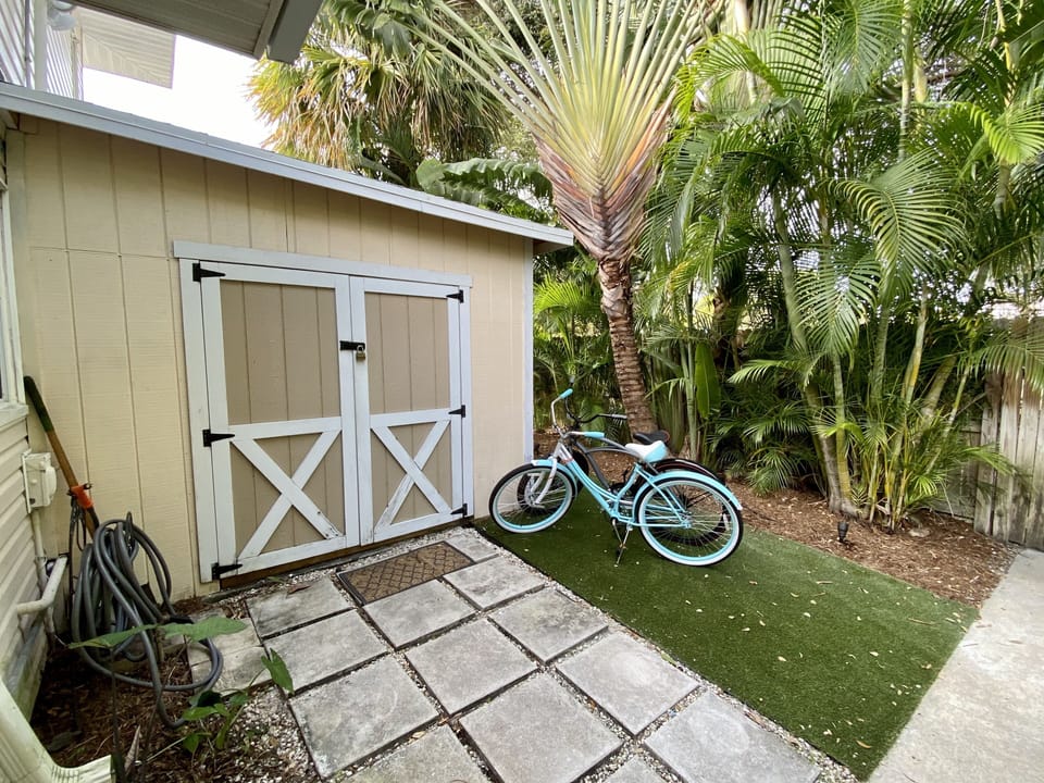 Back Shed - bike storage and laundry