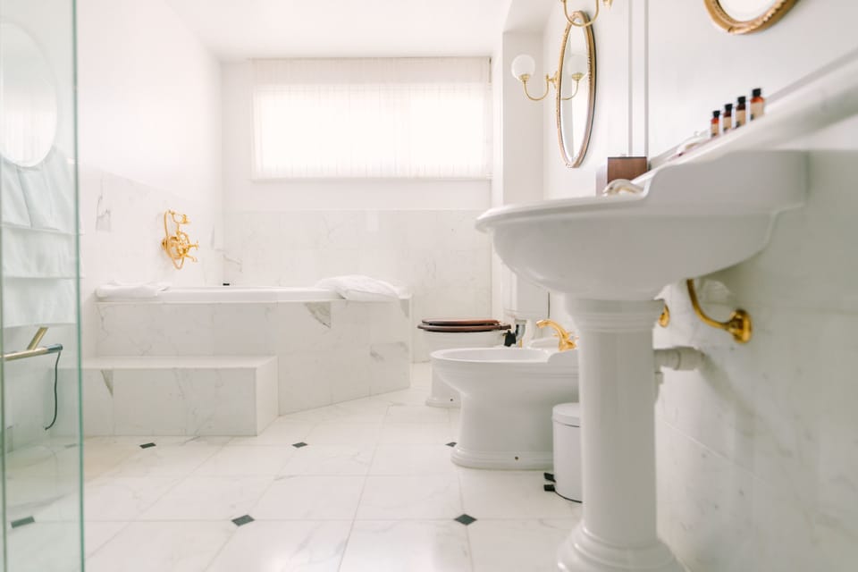 Yering Suite  | Bathroom | Hair dryer, towels