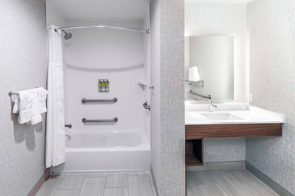 Suite, 2 Queen Beds, Accessible Bathtub (Communications) | Bathroom | Free toiletries, hair dryer, towels