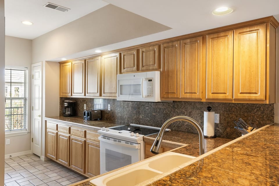 Plenty of Cabinet and Counter Space