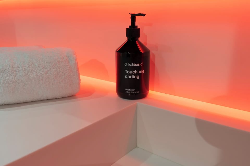 Shower, hair dryer, towels, shampoo