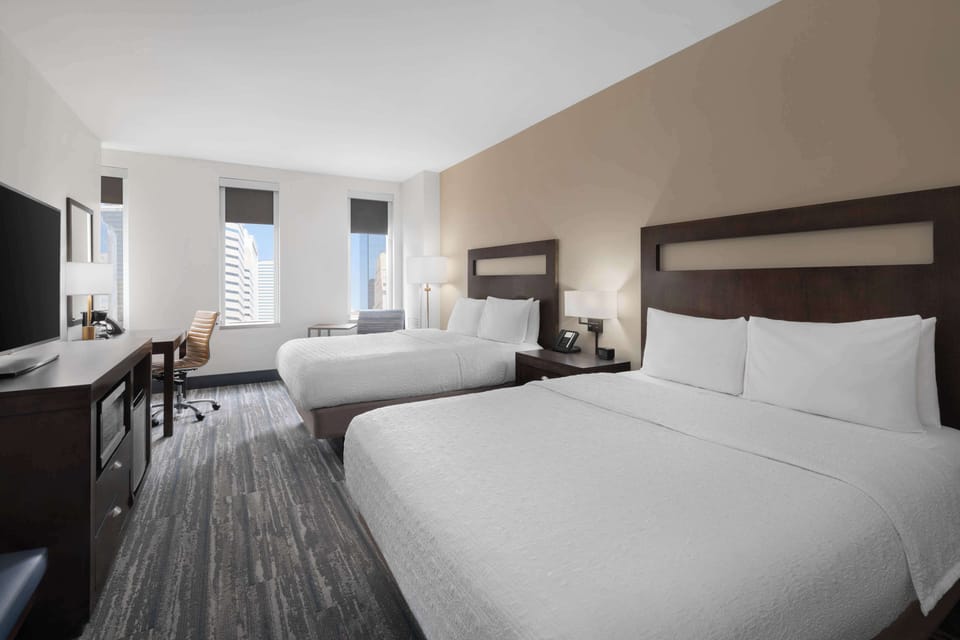 Premium bedding, in-room safe, desk, laptop workspace