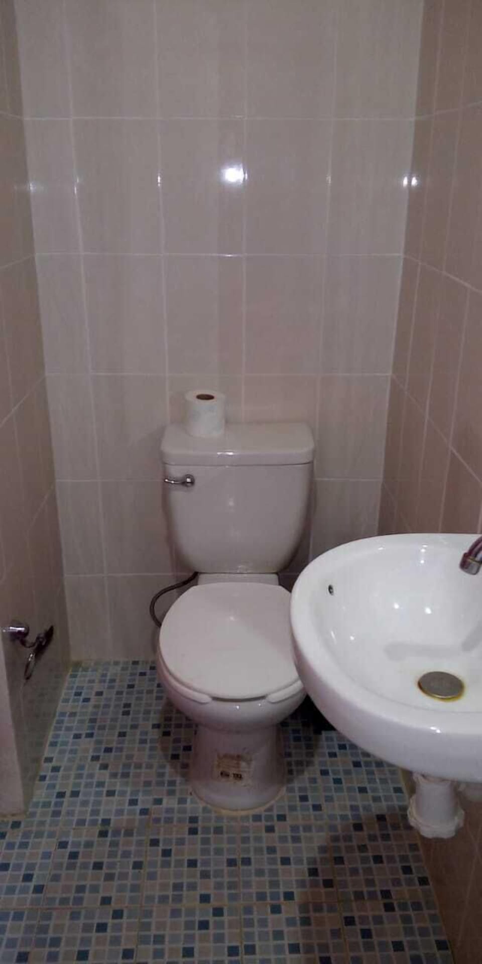 Family Triple Room | Bathroom | Shower, bidet, towels