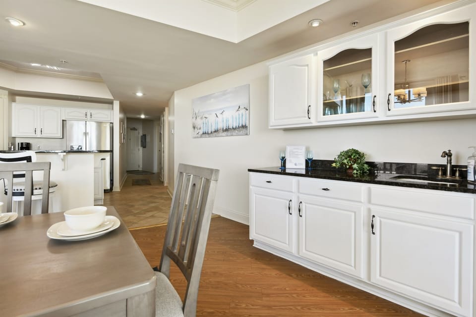 wet bar!