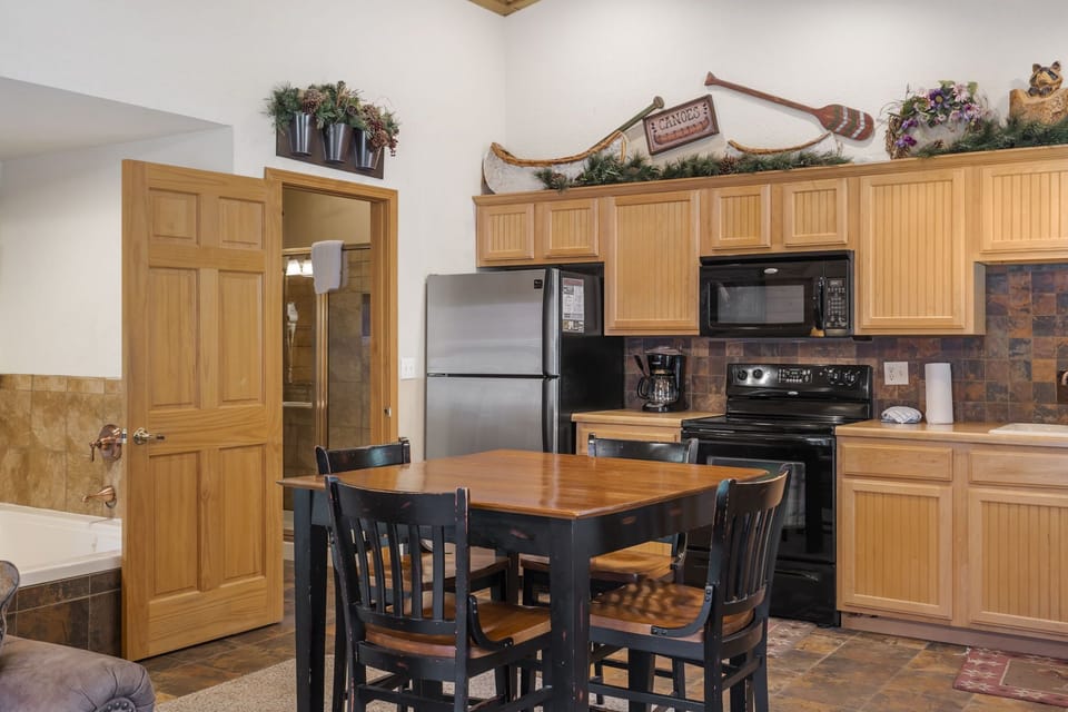 Full Kitchen and Dining Area