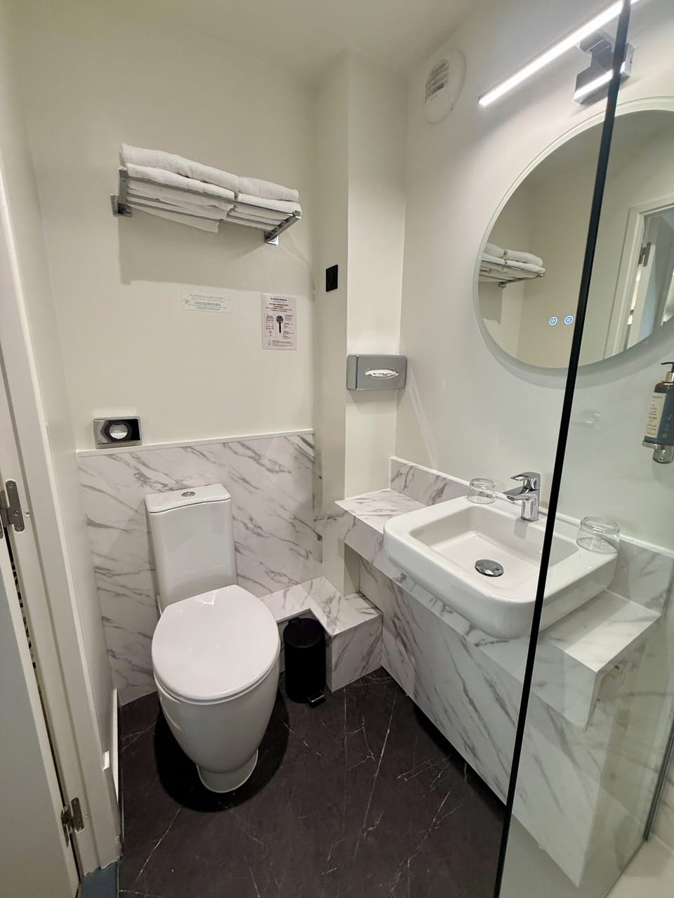 Bathroom sink