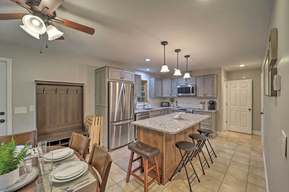 Kitchen & Dining Area