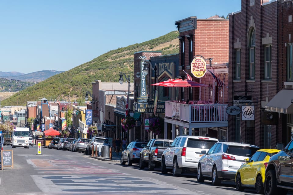 Step outside and discover one of Park City's most beloved destinations, filled with restaurants, boutiques, galleries, and entertainment.