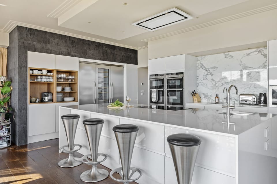 Kitchen with two ovens - Golden Meadow