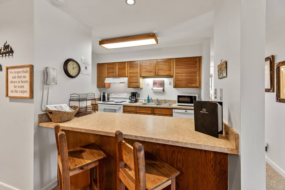 Rustic dining charm meets modern comfort.
