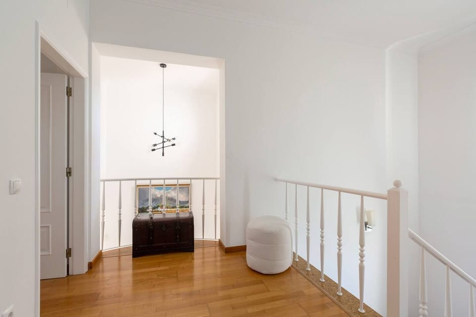Upstairs landing over looking the entrance to the property 
