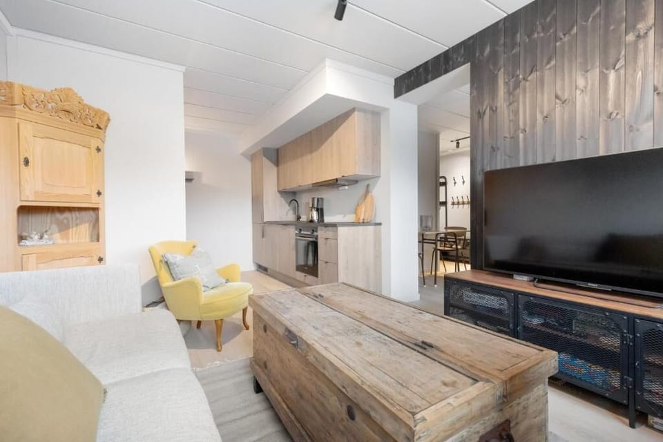 Apartment, Mountain View | Living area | Toys