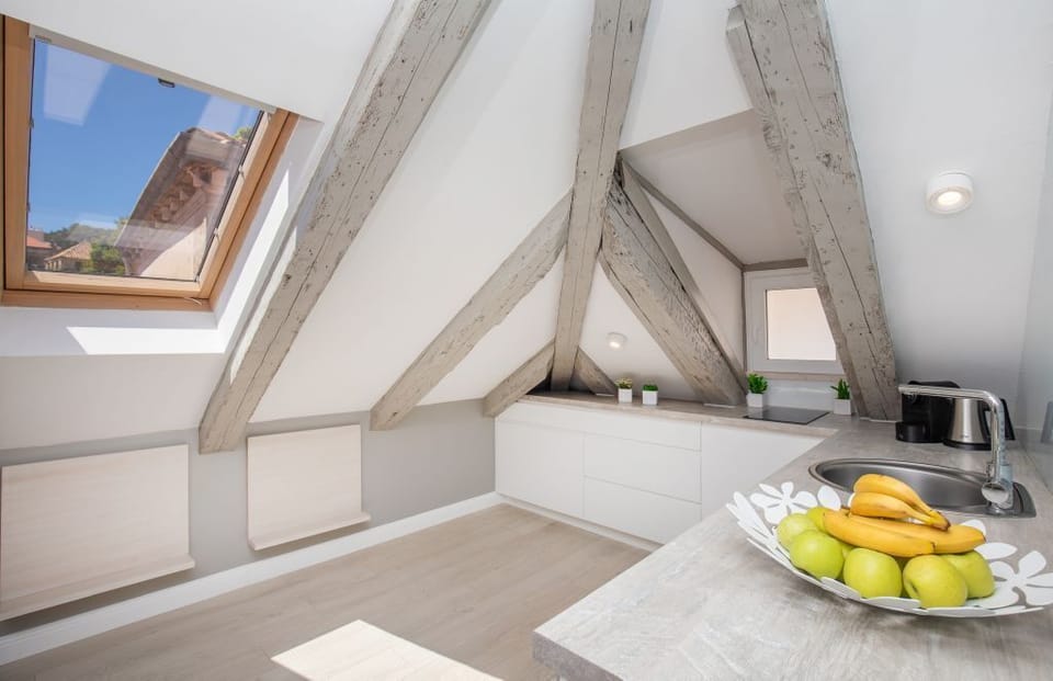 Studio (Luxury Superior Suite Attic) | 5 bedrooms, desk, WiFi (free)
