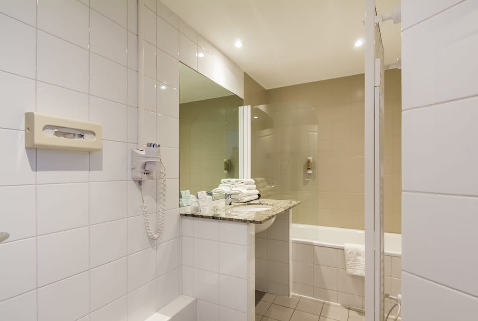 Bathtub, free toiletries, hair dryer, towels