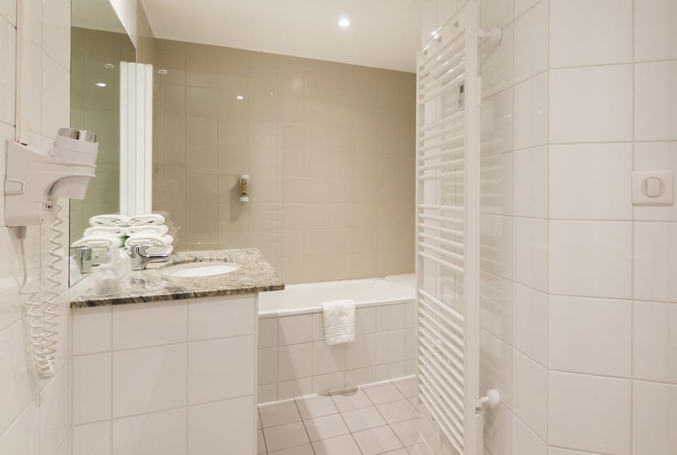 Bathtub, free toiletries, hair dryer, towels