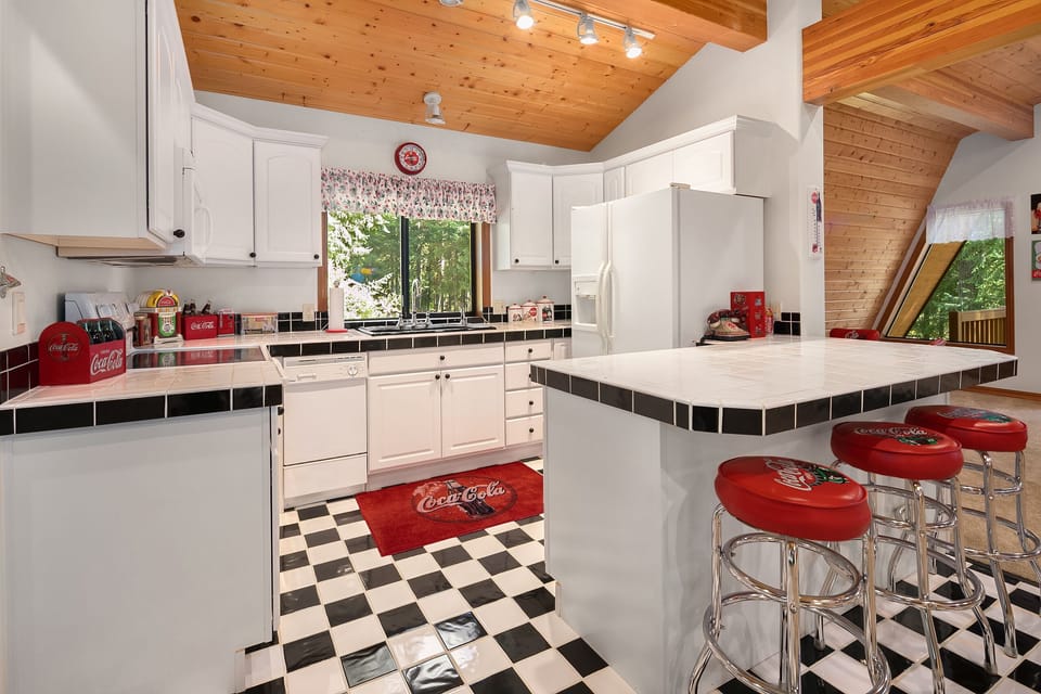 Highlander Lodge - 2nd Kitchen in the 50's Diner Game Room