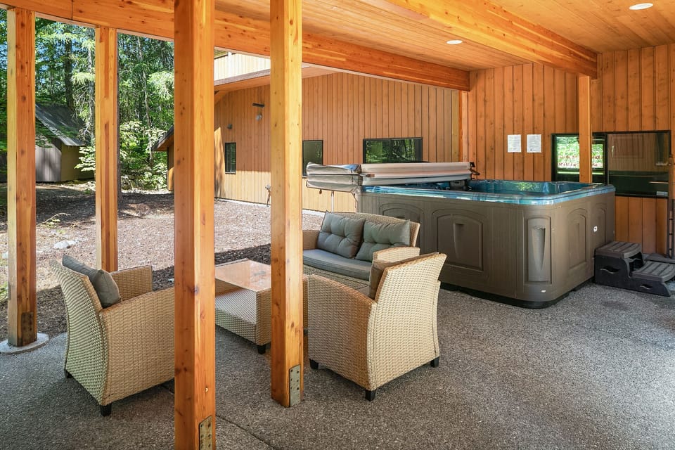 Highlander Lodge: - Comfortable sitting area under the breezeway next to the hot tub.