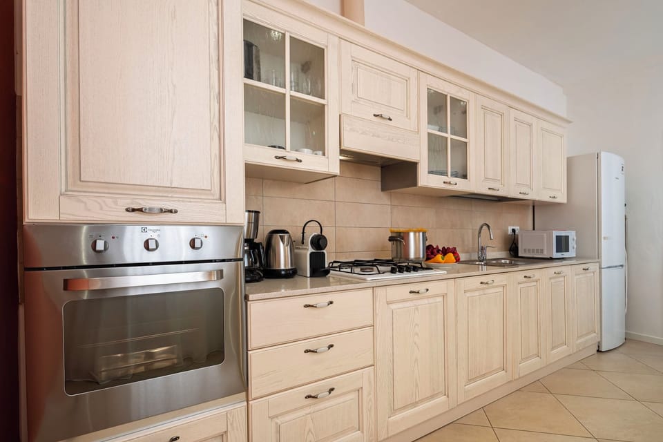Apartment, 3 Bedrooms | Private kitchen | Fridge, microwave, oven, stovetop