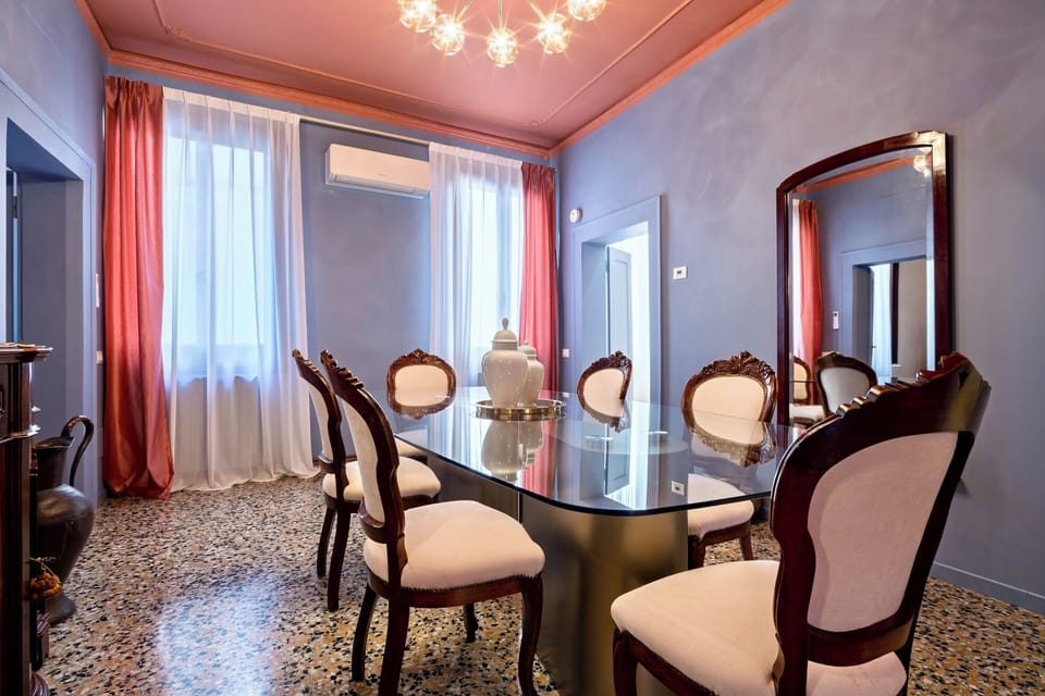 Apartment, 3 Bedrooms | Dining room