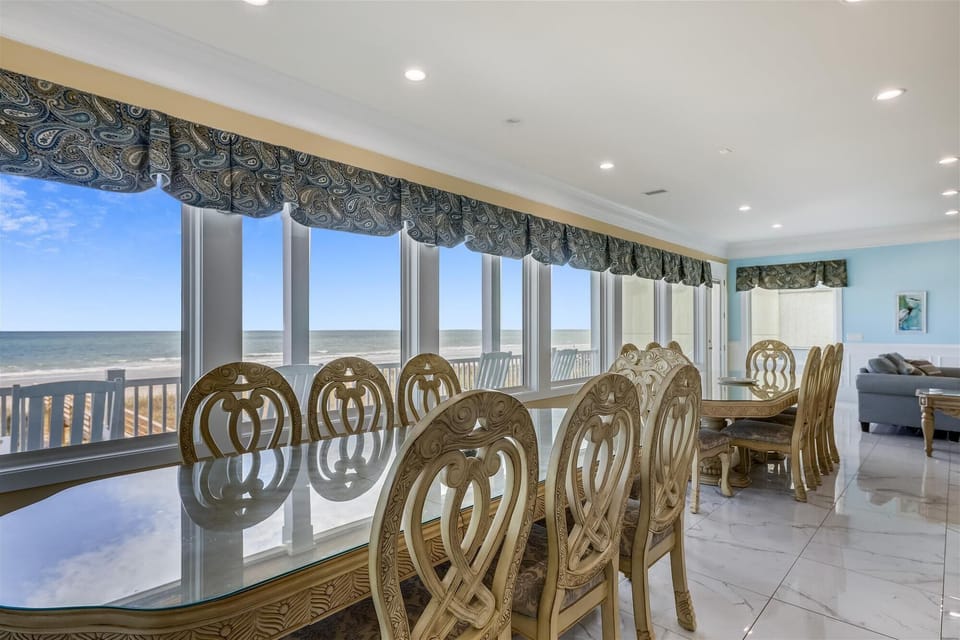 Enjoy dinner with good company and breathtaking views!