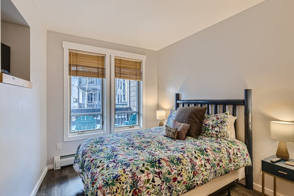 Queen size bed in second bedroom