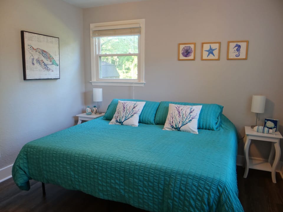 3rd bedroom, flexible as king or 2 twins with smart tv