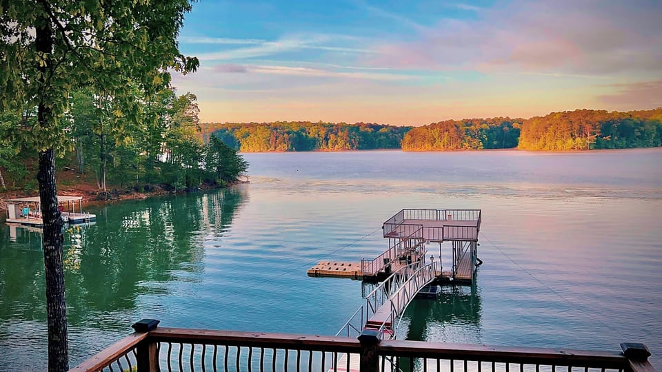 Relax on the deck, enjoy panoramic views of Smith Lake &Bankhead National Forest
