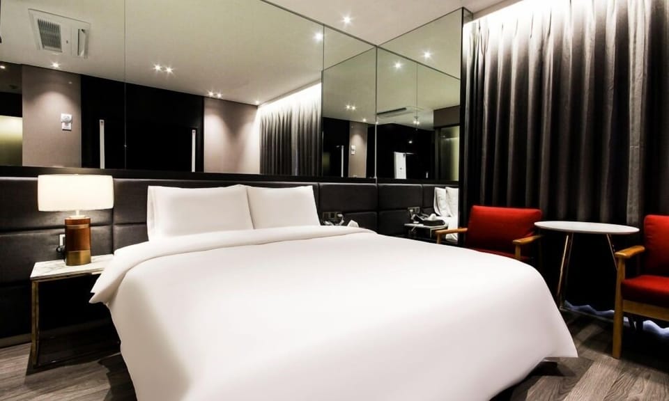 Deluxe Double Room | Individually decorated, individually furnished, desk, free WiFi