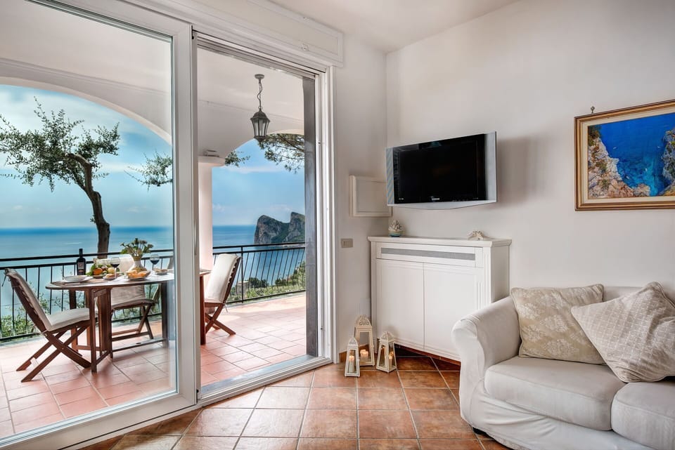 medusa-and-the-seahorse-villa-massa-lubrense-apartment-living-room