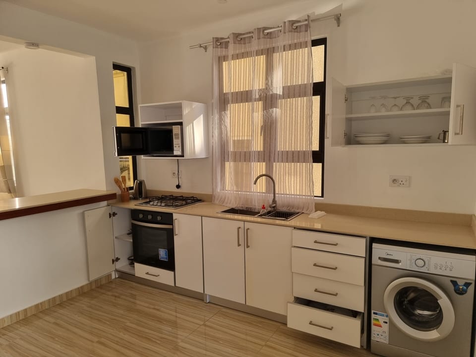 Apartment, 2 Bedrooms, Accessible, Smoking | Private kitchen | Microwave, electric kettle, cookware/dishes/utensils