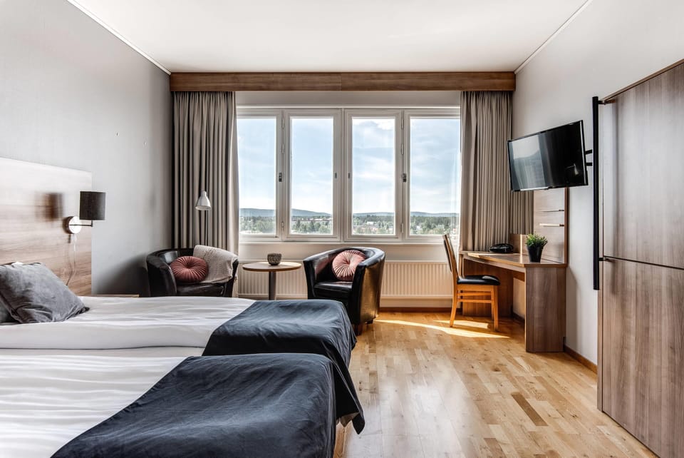 Standard Room, 2 Twin Beds, Non Smoking | Iron/ironing board, cribs/infant beds, rollaway beds, WiFi
