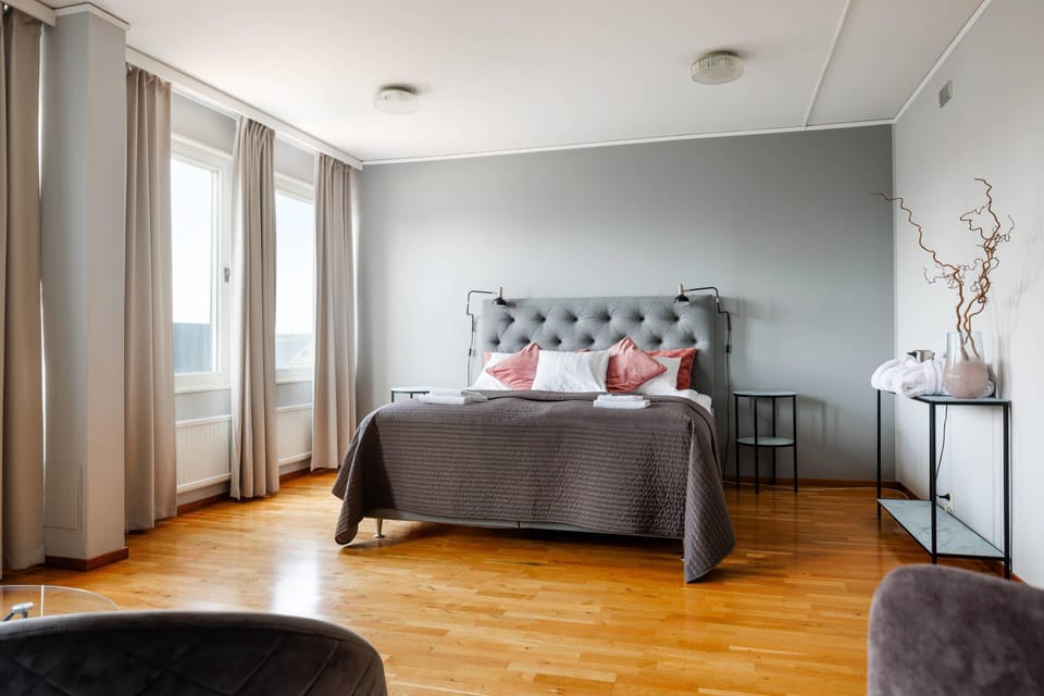 Junior Suite, Non Smoking | Iron/ironing board, cribs/infant beds, rollaway beds, WiFi