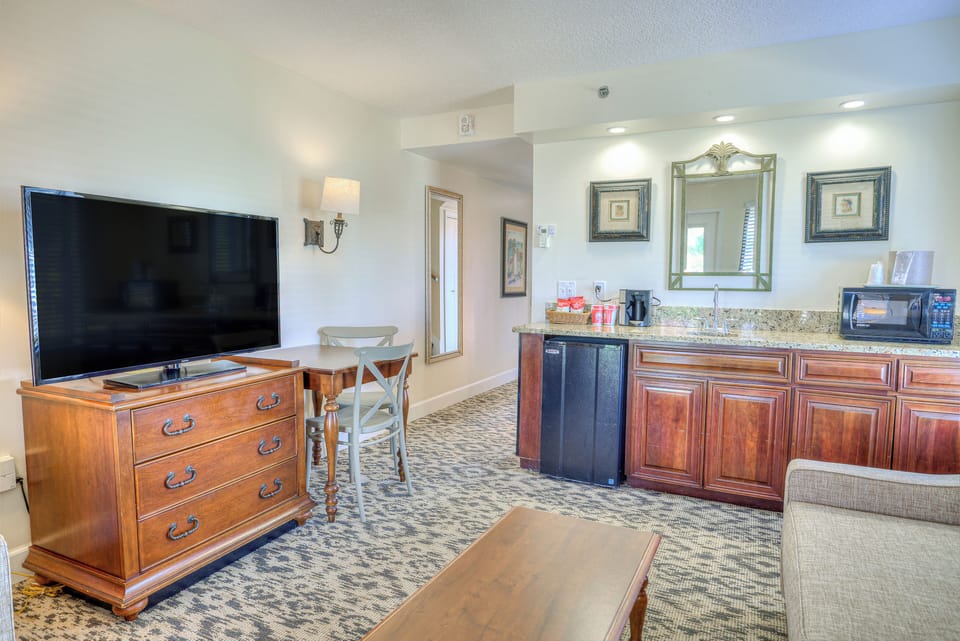 Two Story Townhouse Suite, Partial Oceanview, Jetted Tub | Living area | 32-inch flat-screen TV with satellite channels, TV