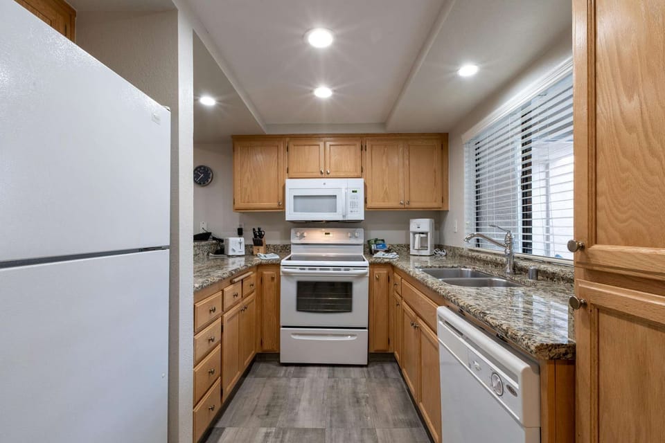 Nicely appointed kitchen