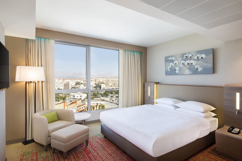 Business Room | Premium bedding, pillowtop beds, minibar, in-room safe