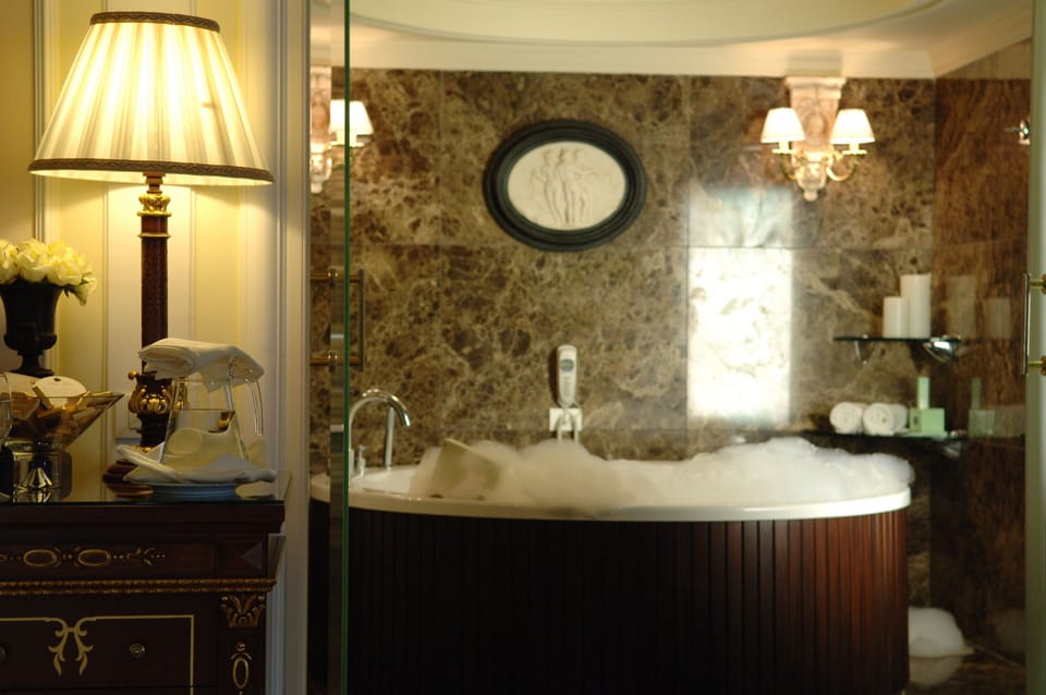 Penthouse | Deep soaking bathtub