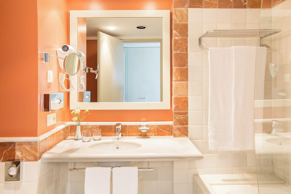 Superior Double Room, Sea View, Oceanfront | Bathroom | Deep soaking tub, eco-friendly toiletries, hair dryer, towels