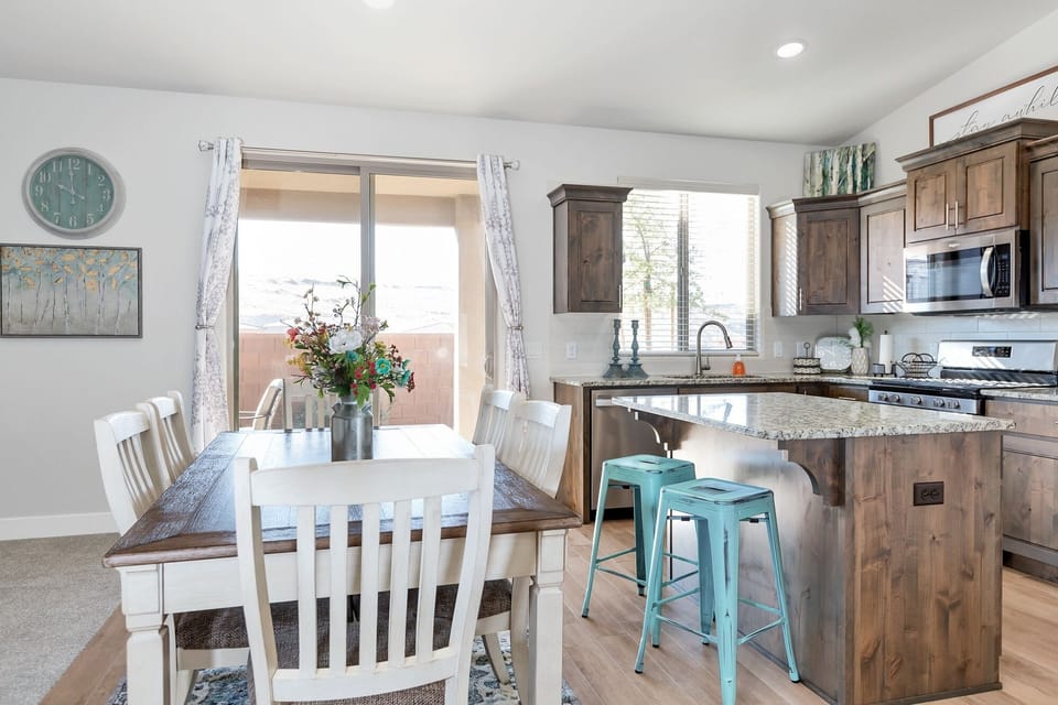 House, 4 Bedrooms | Private kitchen | Fridge, oven, stovetop, coffee/tea maker