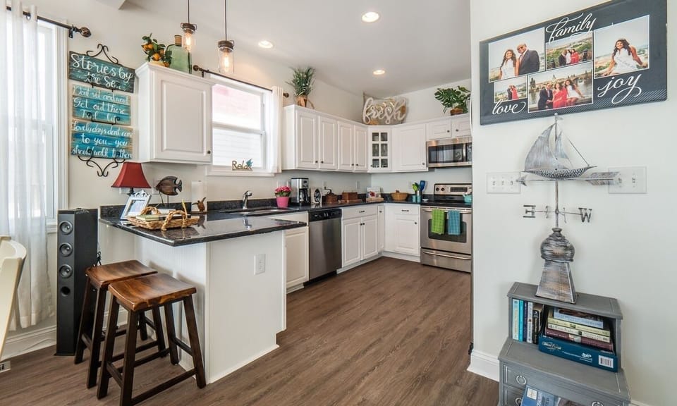 Well equipped kitchen with everything you need for family meals.