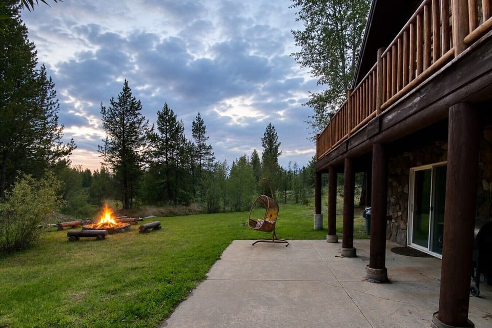 Spacious Backyard and Firepit