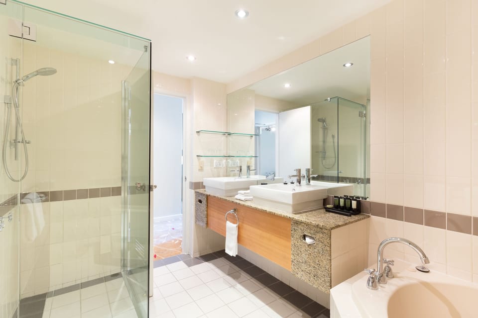 Executive Suite, Jetted Tub (Includes bottle of Champagne) | Bathroom | Free toiletries, hair dryer, towels