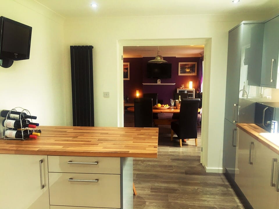 Open plan kitchen to living room
