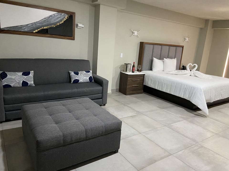 Junior king | Minibar, desk, blackout drapes, free WiFi